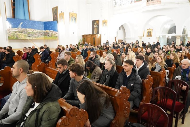 Don Damir Stojić predvodio božićnu duhovnu obnovu za studente i radničku mladež u Varaždinu